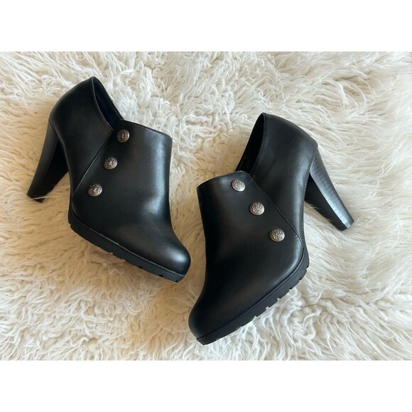 White Mountain Size 9 Black Faux Leather Block Heel Ankle Booties Crest Button - Picture 1 of 12
